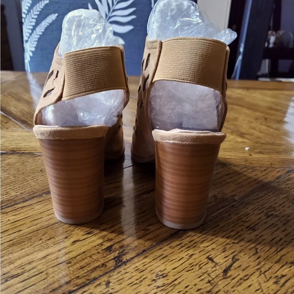 NWB.Beston EG22 Women's Cut Out Elastic Strap Dress Heels Tan. 
Size 6 - Picture 2 of 8